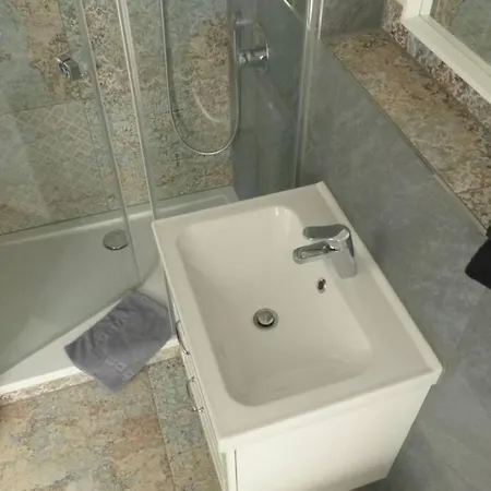 Tiny House Unterm Zwetschgenbaum Daire Johannesberg